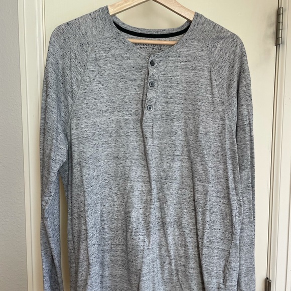 Banana Republic long sleeve Henley